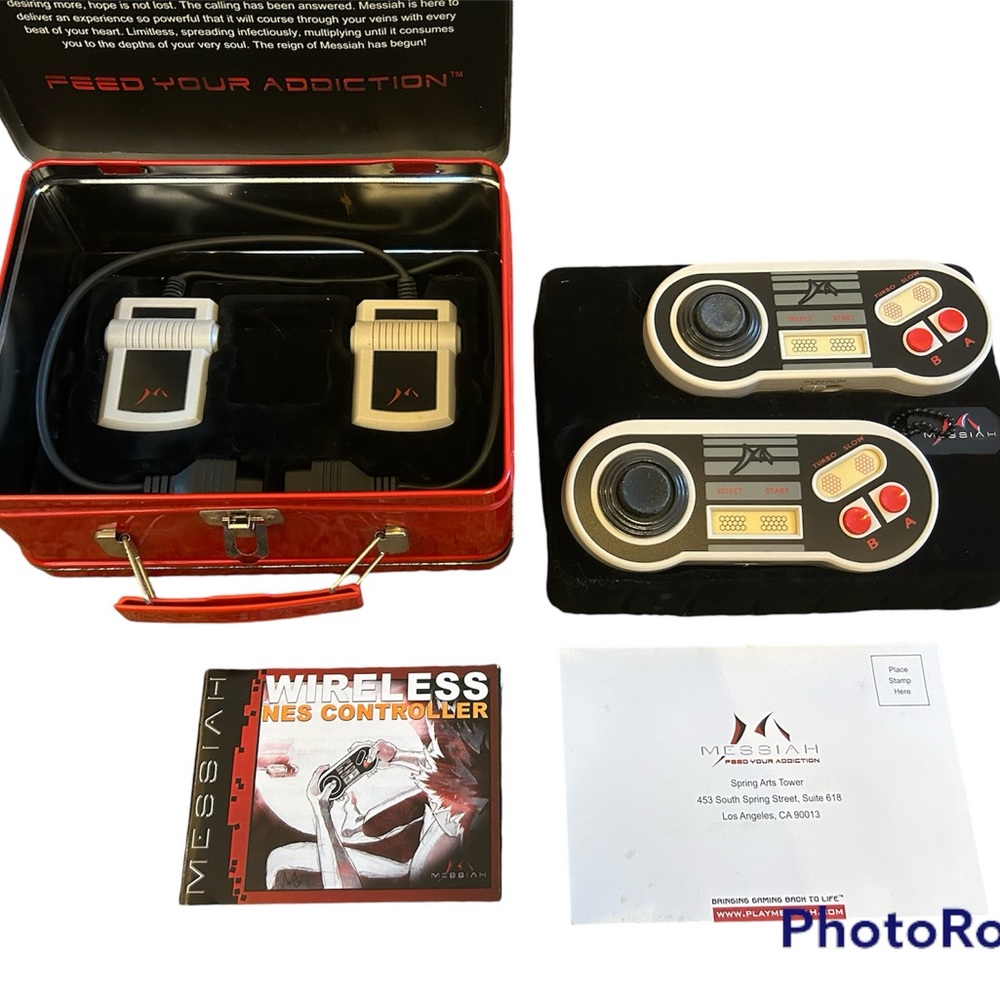 Messiah Limited Edition wireless NES Nintendo controller set 2 metal lunchbox